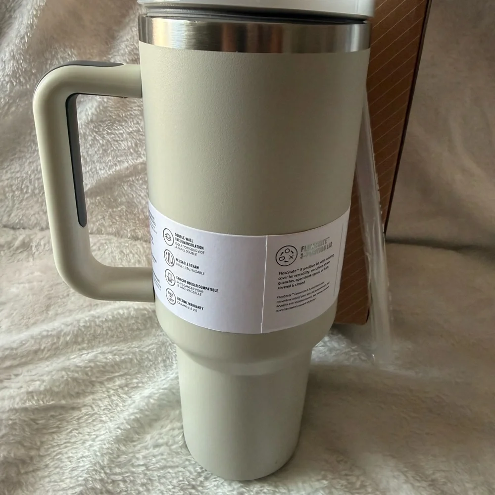 New 40oz Stanley Quencher Tumbler in Elegant Cream with Straw - Picture 4 of 6